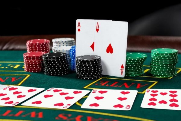 The Advantages of Playing at Online Casinos Over Land-Based Establishments
