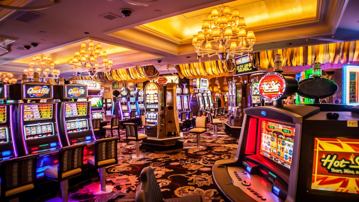 From Land-Based to Online: Key Differences in Casino Gameplay